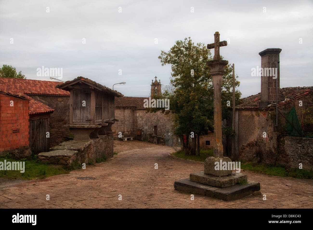 Der Camino nach Santiago De Compostela, als es durchläuft der