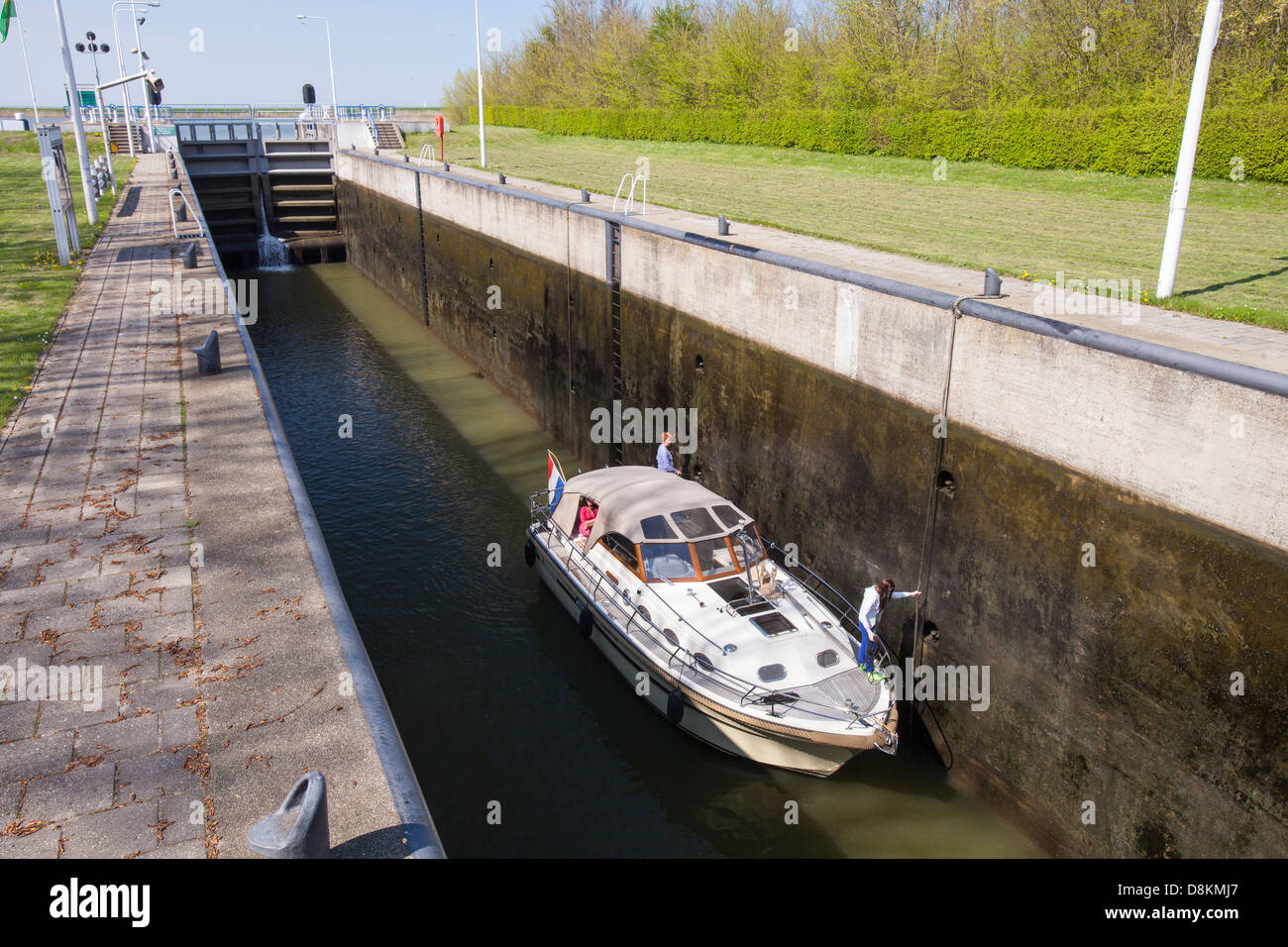Einen Kanal gonna die aufgearbeiteten Polder Land in Holland, nördlich von Amsterdam, der etwa 20 Fuß tiefer als das Meer ist vom Meer entfernt. Mit 50 % der Niederlande unter dem Meeresspiegel liegt ist es unglaublich anfällig für Klima Wandel getrieben Meeresspiegelanstieg. Stockfoto