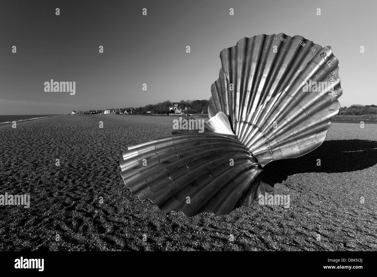 Die Jakobsmuschel Skulptur von Maggie Hambling, am Strand, Aldeburgh Stadt, Suffolk County, East Anglia, England. Stockfoto