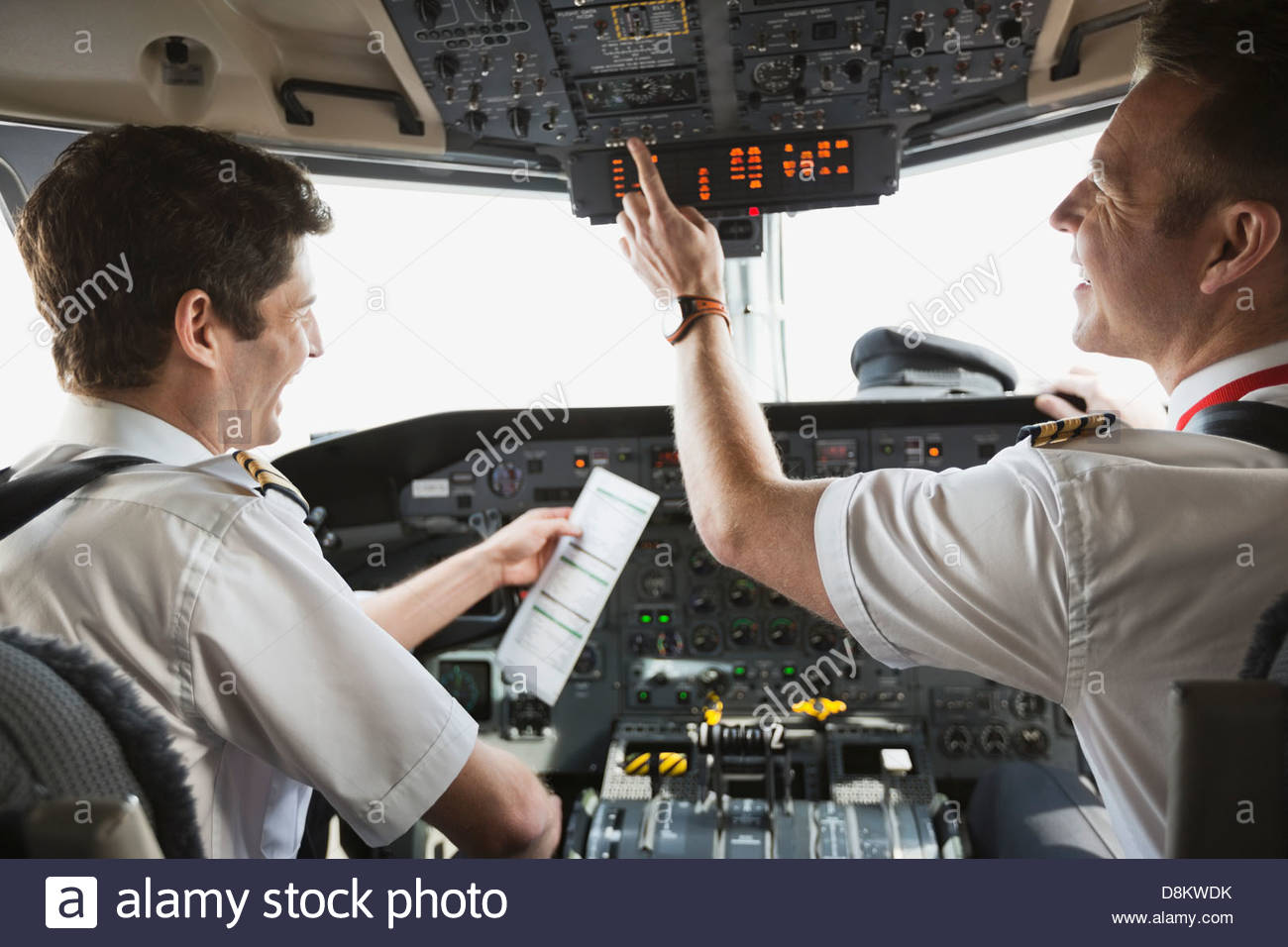 Cockpit pilot commercial plane -Fotos und -Bildmaterial in hoher ...