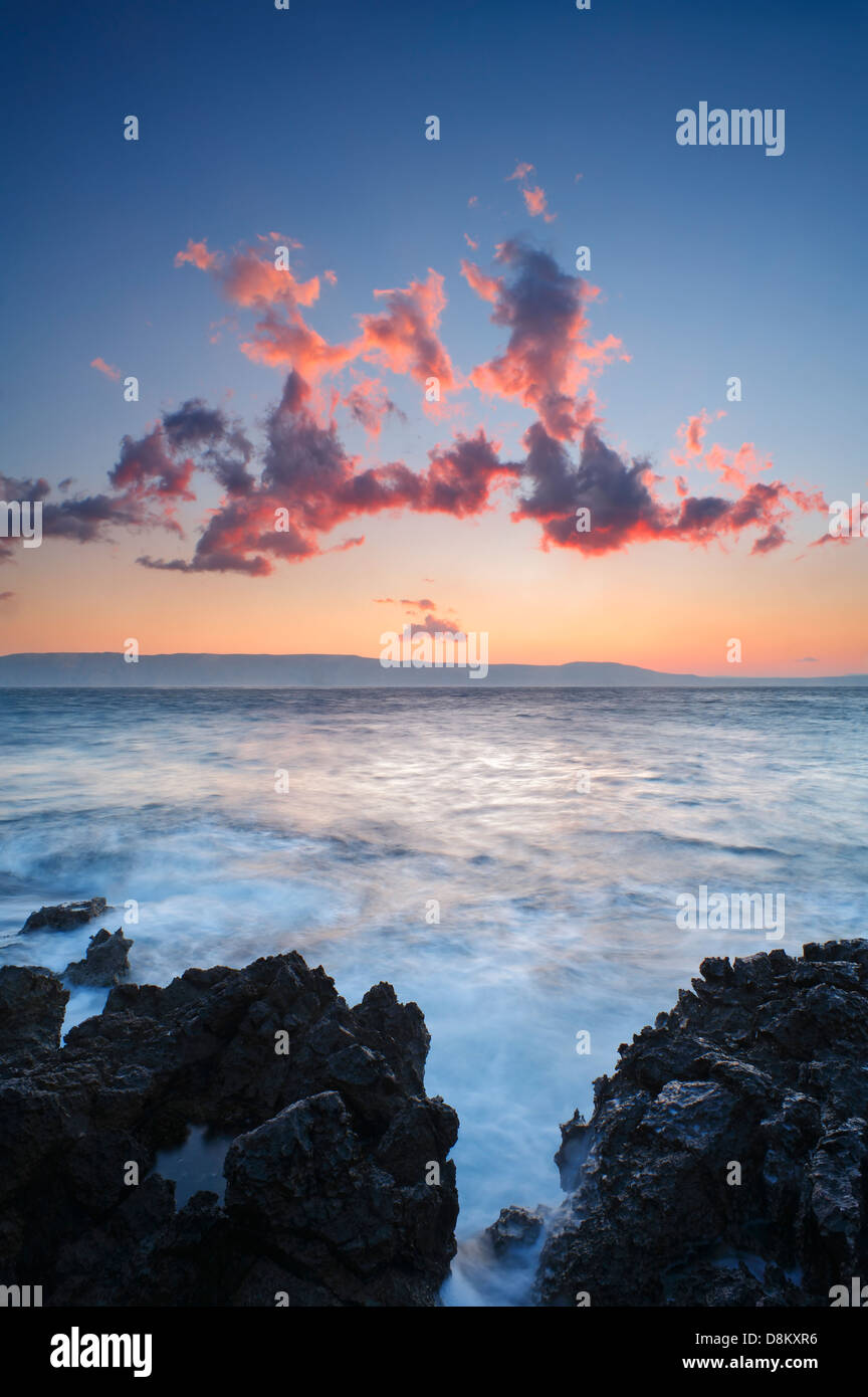 Sonnenuntergang Landschaft mit bunten Wolken in Kroatien Stockfoto