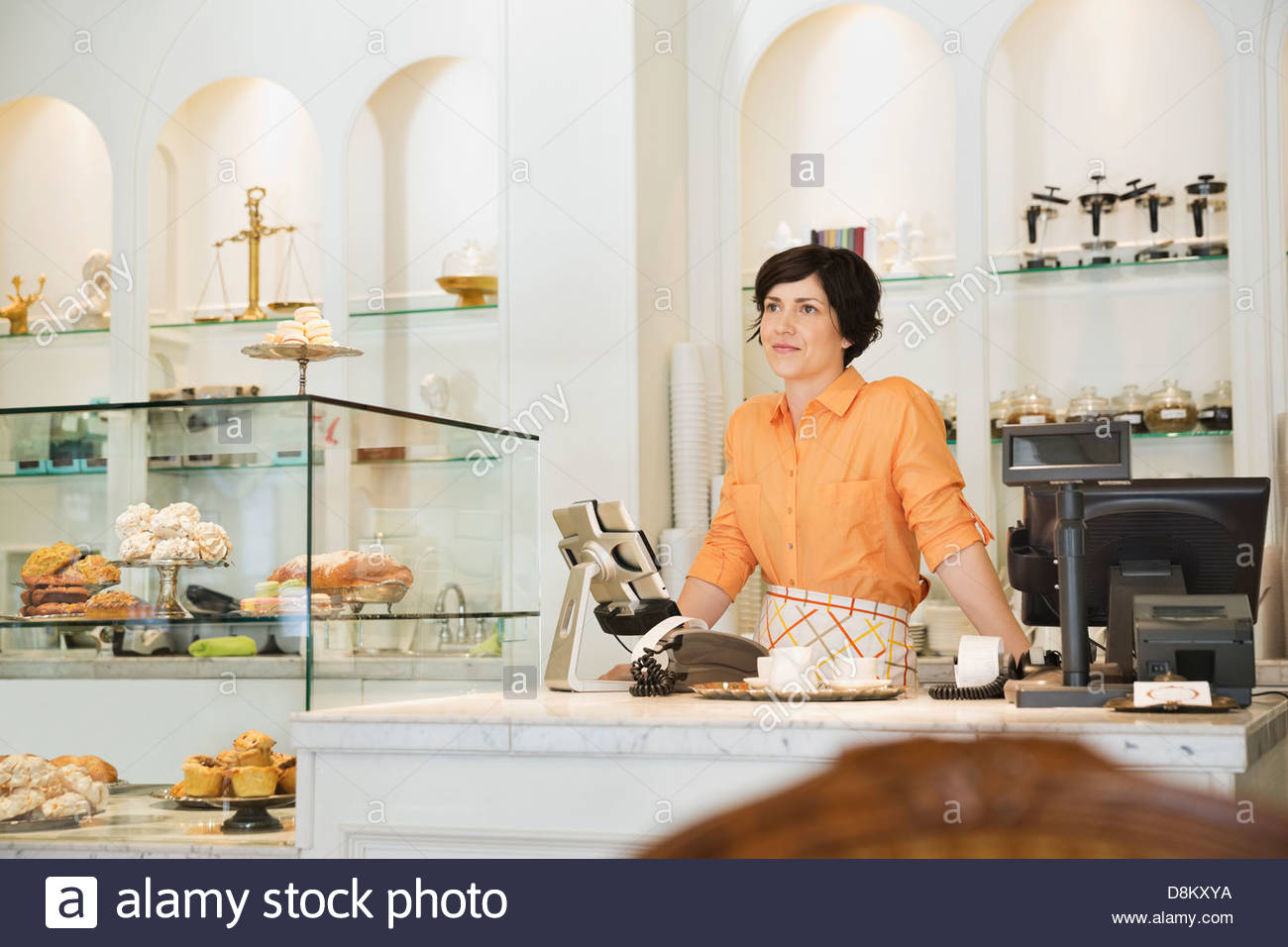 Weibliche Kleinunternehmer arbeiten in Coffee-shop Stockfoto