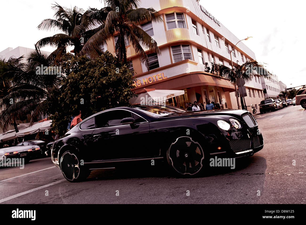 Luxus-Sportwagen am Ocean Drive, Miami, Florida, USA Stockfoto