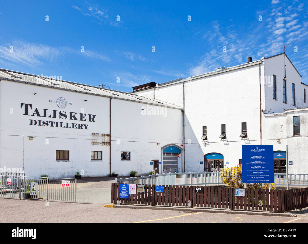 Talisker Distillery Gebäude außen Isle Of Skye Highlands und Inseln Schottland Großbritannien GB EU Europa Stockfoto