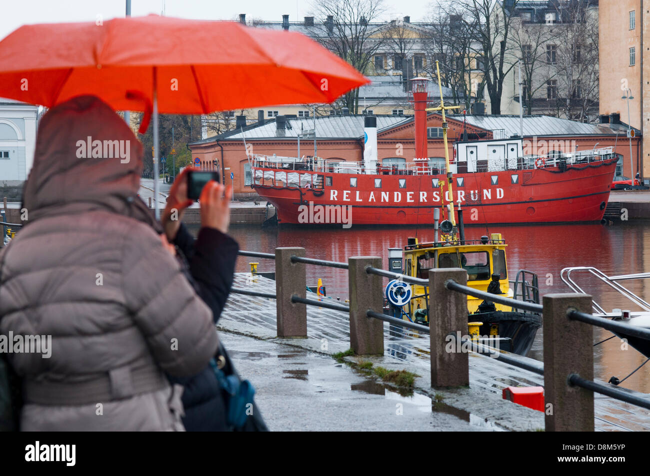 Helsinki. Katajanokka Gast Hafenmole nördlich von Katajanokka. Katajanokka & Kruununhaka wenig isoliert vom Rest der Stadt, war in der Vergangenheit für ihre Häfen und Gefängnis Katajanokka bekannt. Heute ist der Stadtteil architektonisch bedeutsamen Jugend. Es o Stockfoto