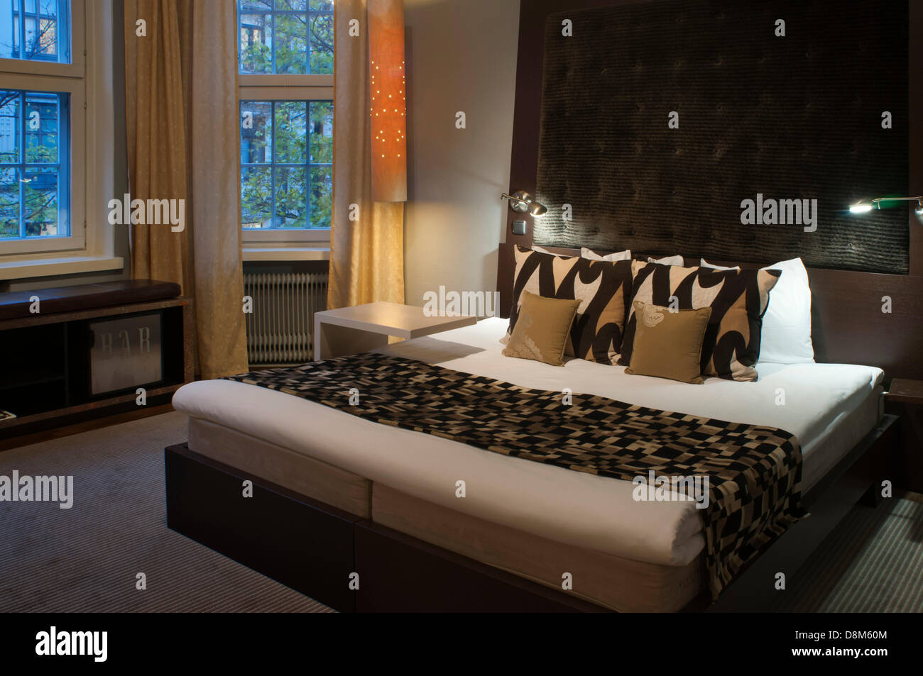 Eines der Zimmer im Hotel Klaus K (Bulevardi, 2 Tel +358207704700), die Funktionen der World Travel Awards Europe 2012. Klaus K Hotel in Helsinki ist Ihre Adresse, ob geschäftlich oder persönliche Erkundung. Lassen Sie uns Ihr Gastgeber in Helsinki. Wir sind Stockfoto