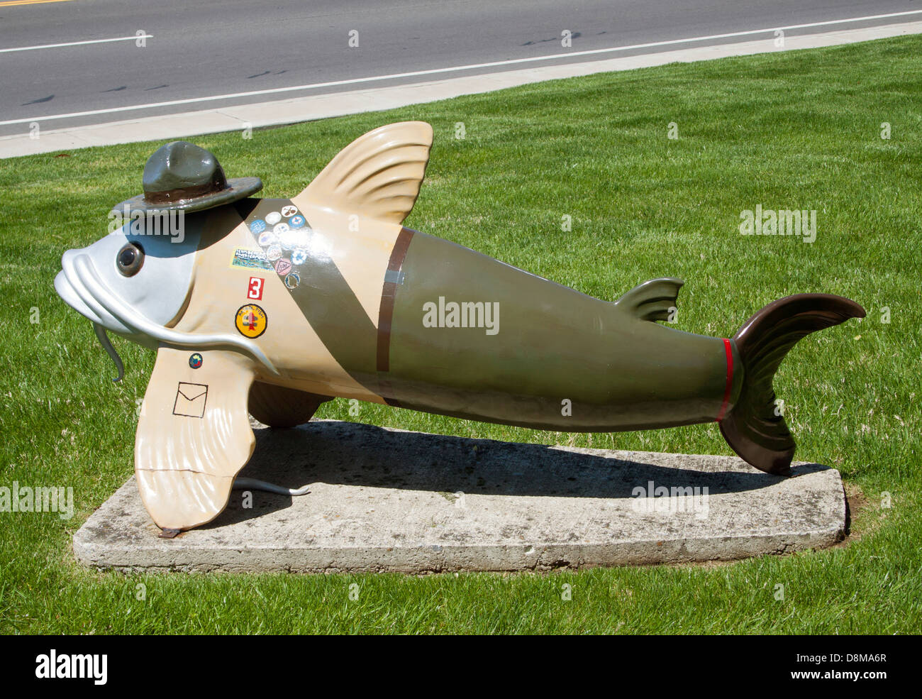 Fischstatue im Hauptquartier der Boy Scouts of America in Nashville, Tennessee, symbolisiert Führung und Service. Stockfoto