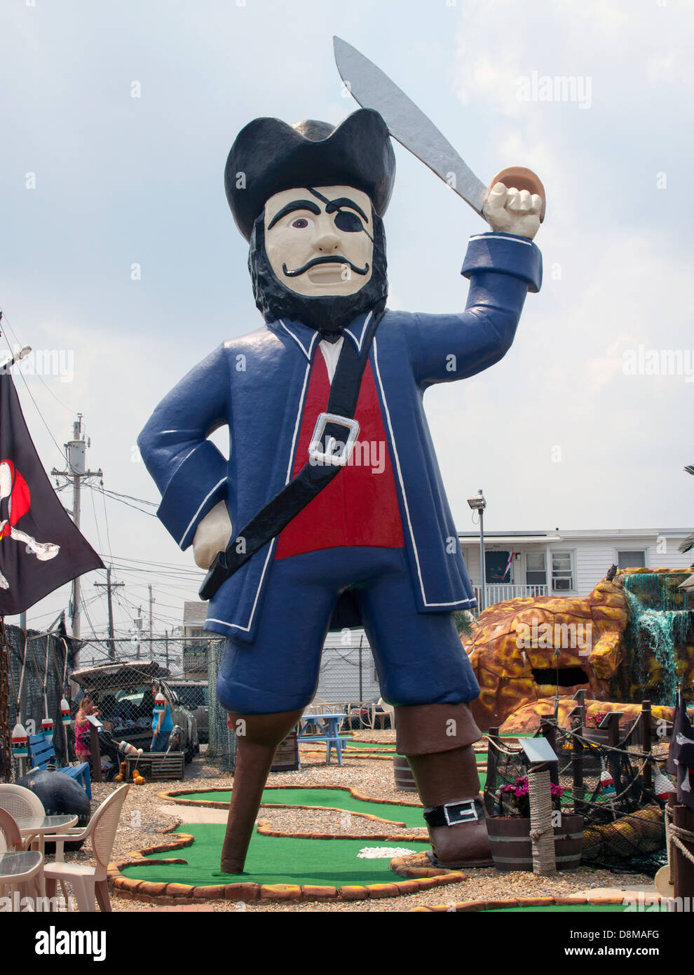 Ein riesiger Pirate ragt über einem Minigolfplatz in Hampton, New Hampshire, und verleiht dieser Attraktion am Meer einen maritimen Charme. Stockfoto