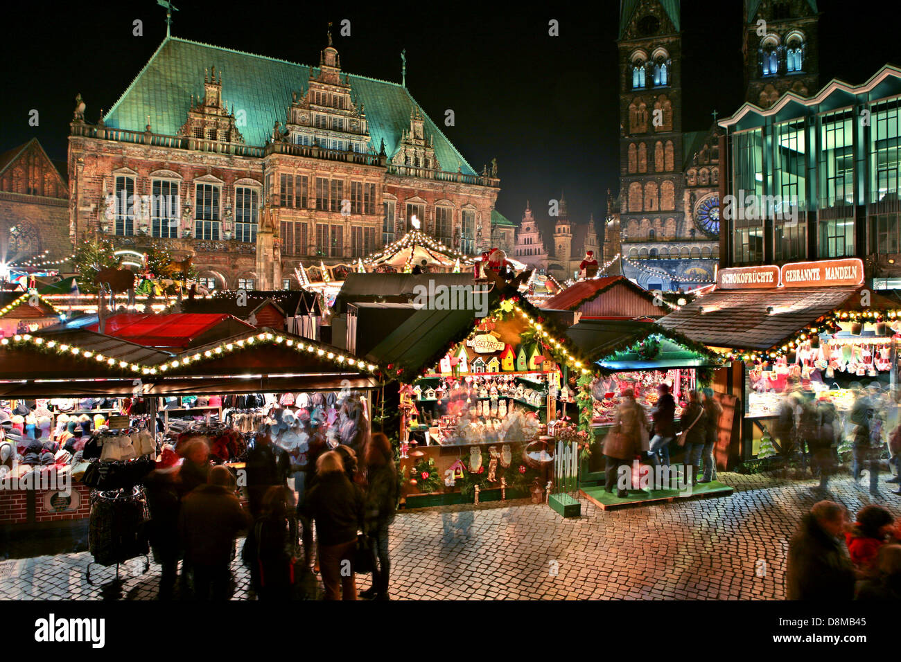 Weihnachtsmarkt in der alten Landschaft Stockfoto