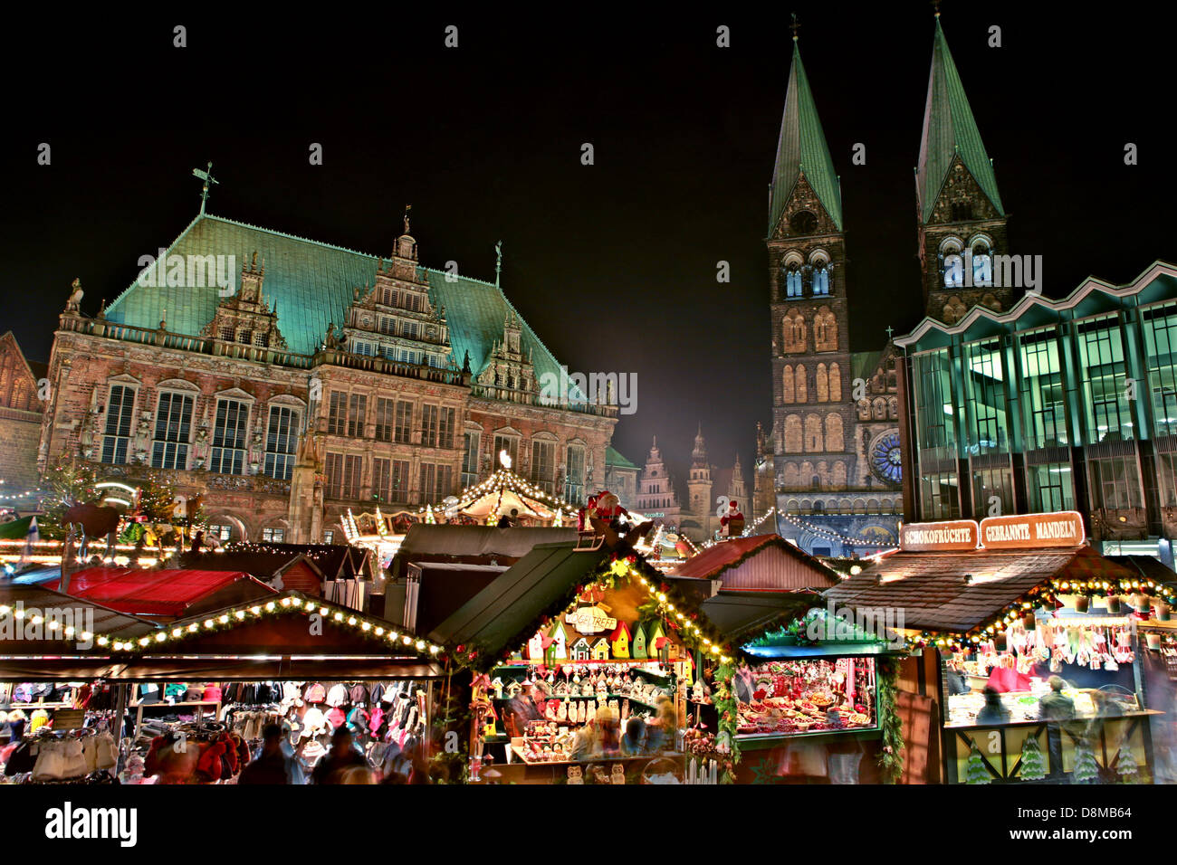 Weihnachtsmarkt in der alten Landschaft Stockfoto