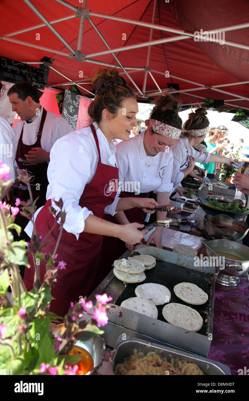 Tipperary feste Länderauswahl wird Mittagessen serviert im Bloom im Park, Irlands premier Gartenfest, Dublin Stockfoto