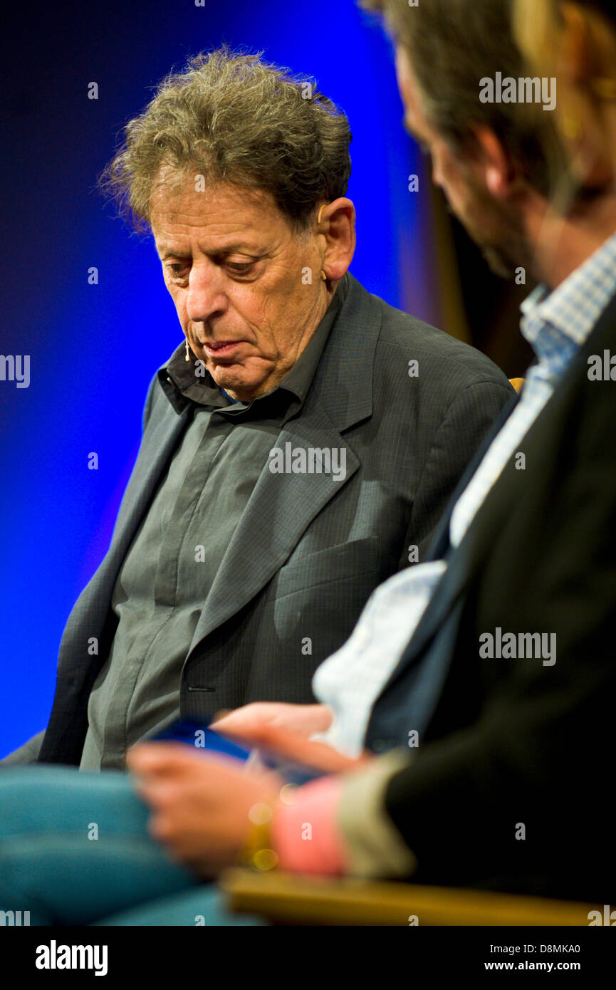 Philip Glass US-amerikanischer Komponist spricht über seine Arbeit auf der Bühne bei Hay Festival 2013 Heu auf Wye Powys Wales UK Stockfoto