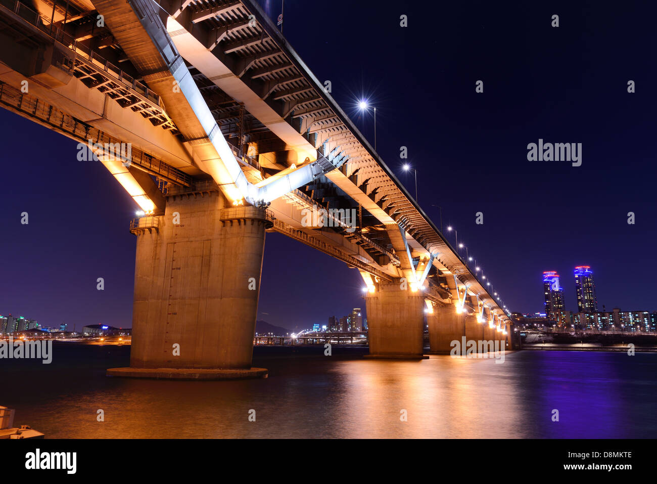 Brücke über den Fluss Han in Seoul, Südkorea. Stockfoto
