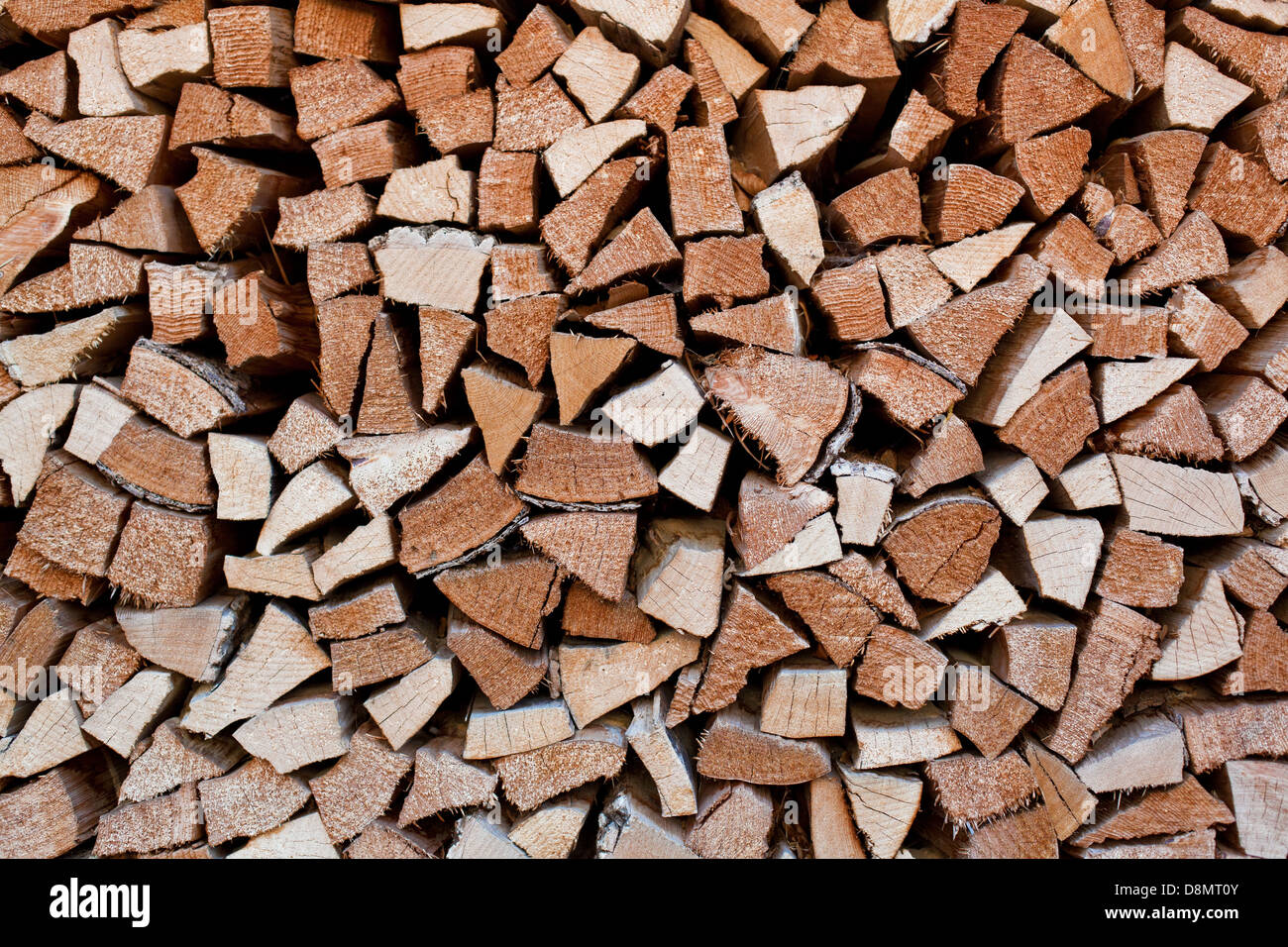 Brennholz lagern. Textur oder Hintergrund. Stockfoto