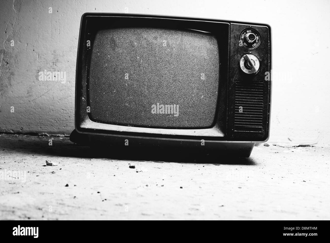 Alte TV im Zimmer. Schwarz / weiß-Film-Stil-Farben. Stockfoto