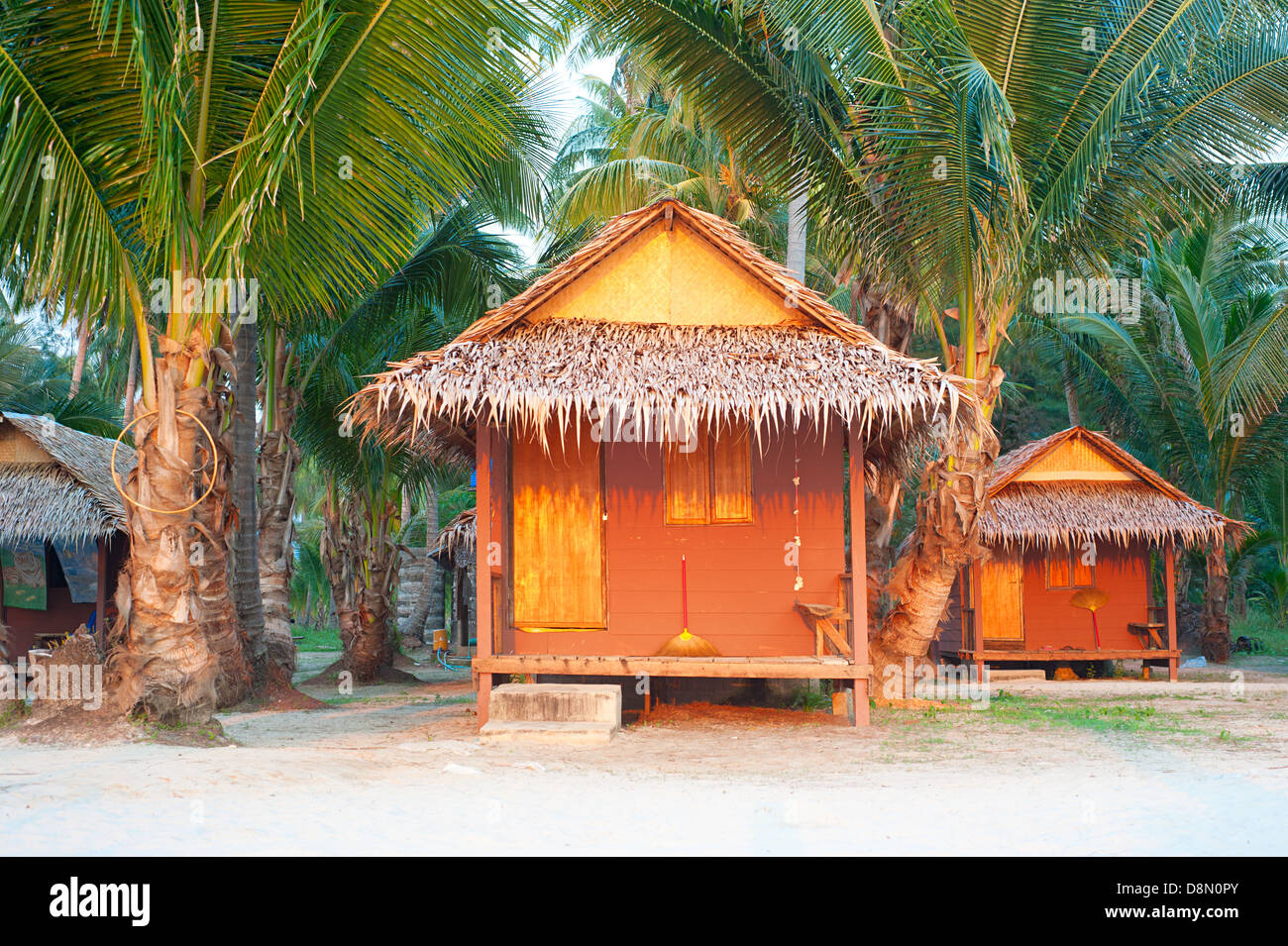 Bambus-Bungalow auf der Insel Strand von Koh Chang, Thailand Stockfoto
