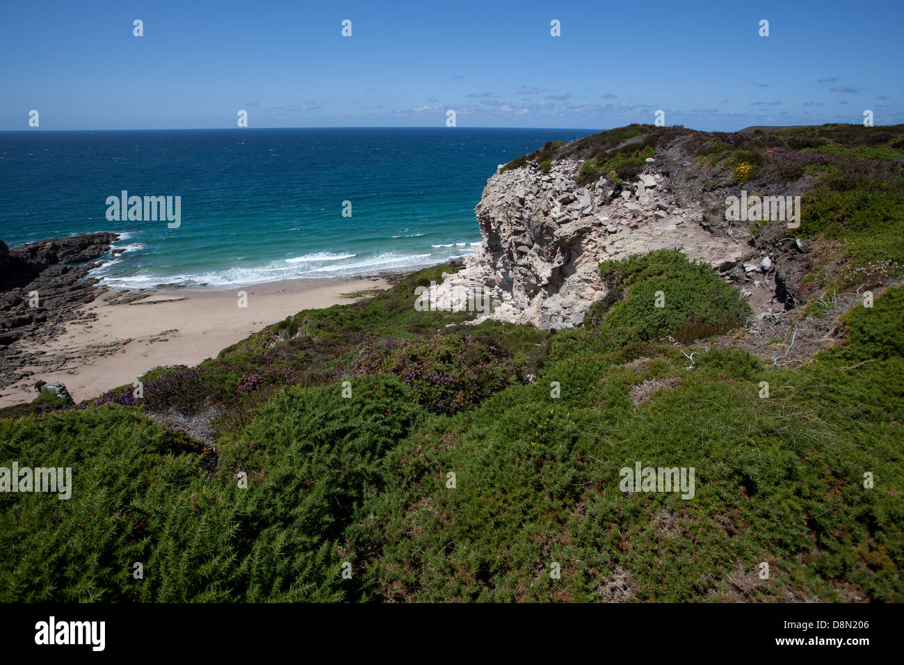 Küste und Klippen bei Cap Frehel Frankreich Stockfoto