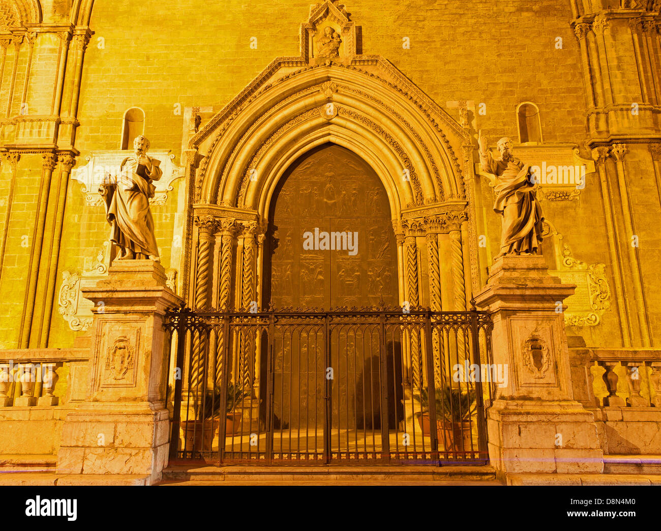 Palermo - Westportal der Kathedrale oder Dom bei Nacht Stockfoto