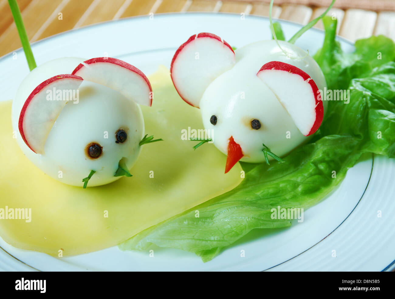 Kind-Frühstück. Mäuse aus Eiern Stockfoto