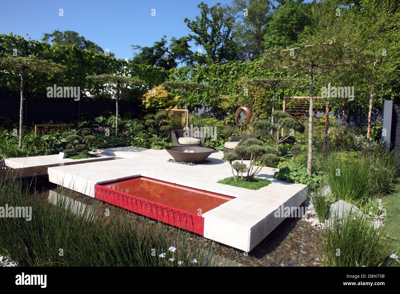 Riverside ruhig, Schaugarten von Kevin Dennis und Michael Carroll, gezeigt auf der Blüte 2013 Irlands premier Gartenfest, Dublin Stockfoto