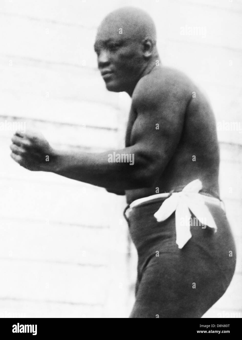 Oldtimer-Foto des Boxers Jack Johnson (1878 – 1946) – Johnson, bekannt als „der Galveston-Riese“, war der erste Afrikaner, der Weltmeister im Schwergewicht wurde und den Titel von 1908 bis 1915 hielt. Stockfoto