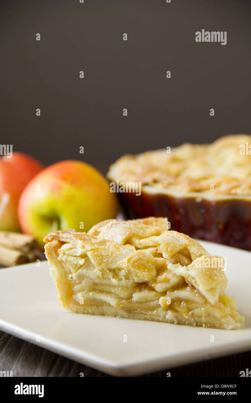 Stück Apfelkuchen mit Textfreiraum Stockfoto