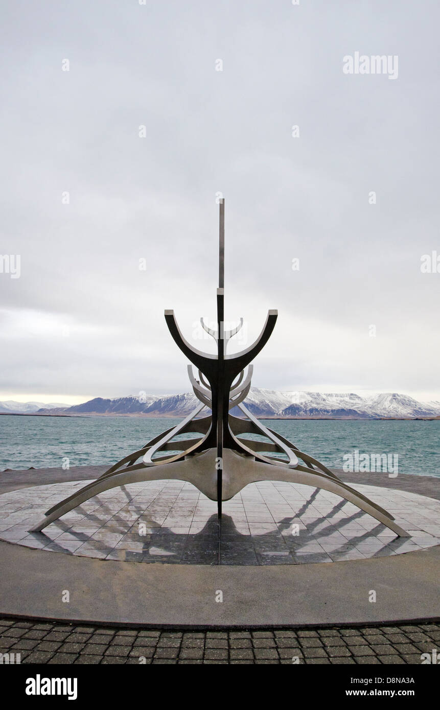 Die Sonne-Voyager-Skulptur am Meer, Reykjavik, Island Stockfoto