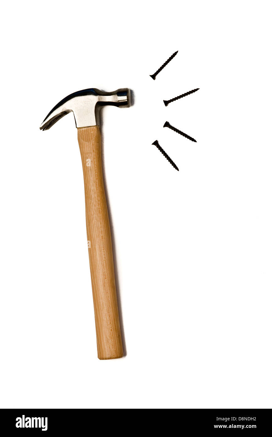 Einen Blick auf einen Hammer und Nägel vor einem weißen Hintergrund Stockfoto