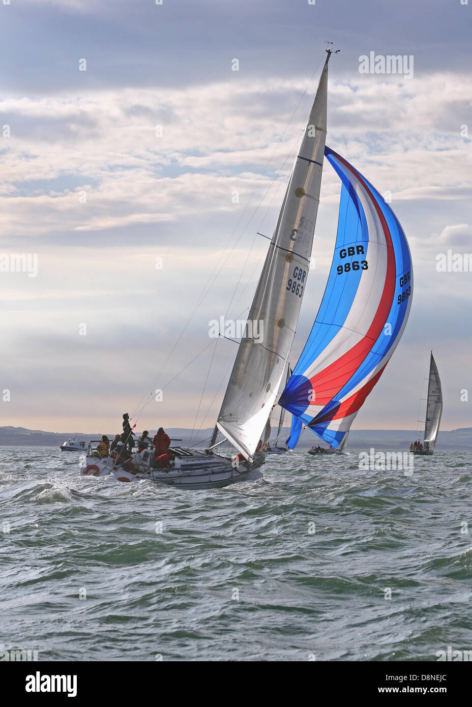 Rund um die Insel-Rennen, UK. 1. Juni 2013. In X Celsis, GBR-9863 X-119 Klasse Yacht, einer der Teilnehmer 1459 in 2013 J P Morgan Round Island Race Köpfe von den Nadeln bis zu St. Catherines Punkt unter SPI Credit: Niall Ferguson/Alamy Live News Stockfoto