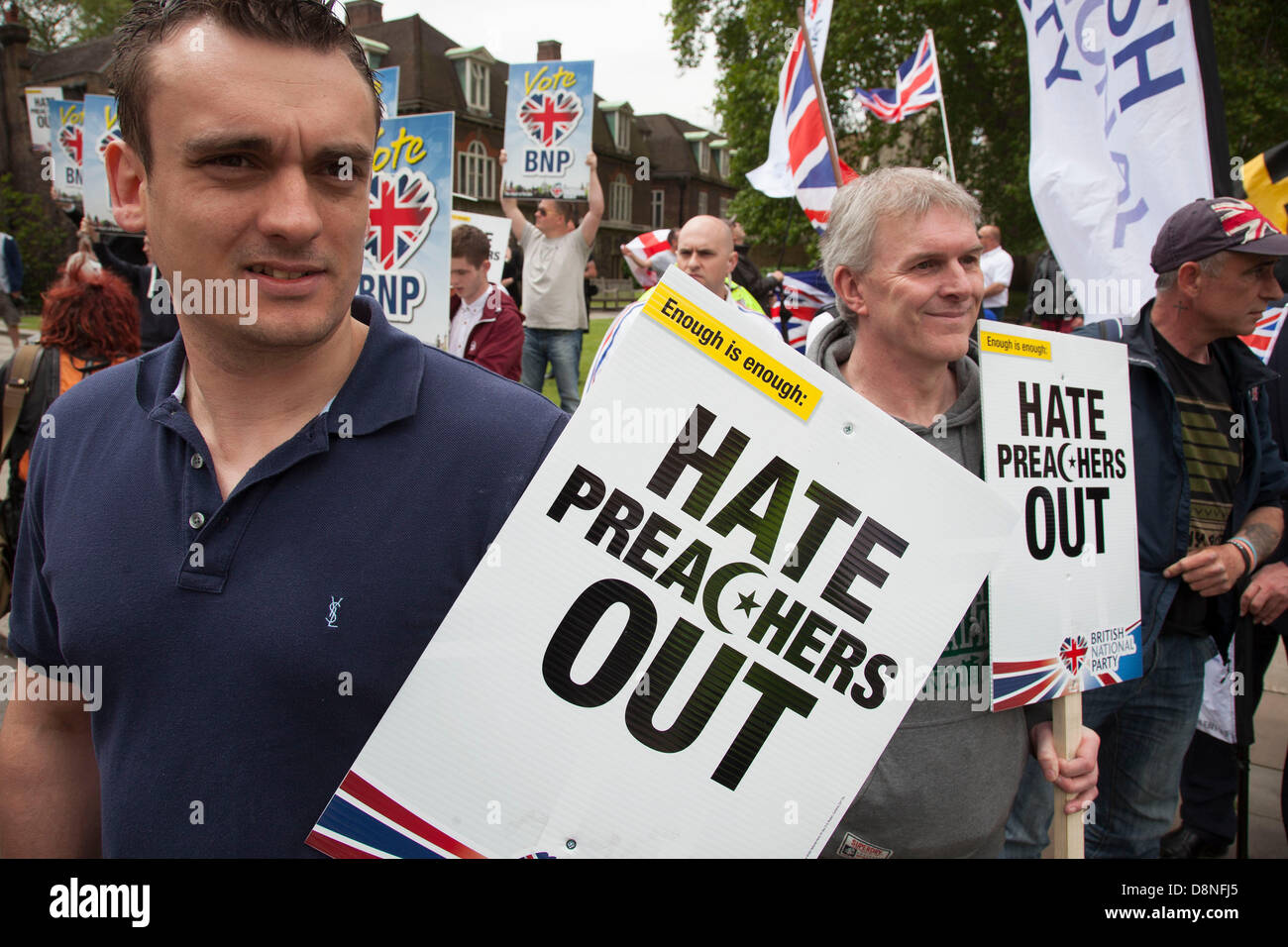 British National Party BNP versammeln, um gegen Hass-Prediger zu protestieren. Sie wurden daran gehindert, durch Demonstranten marschieren. London. Stockfoto