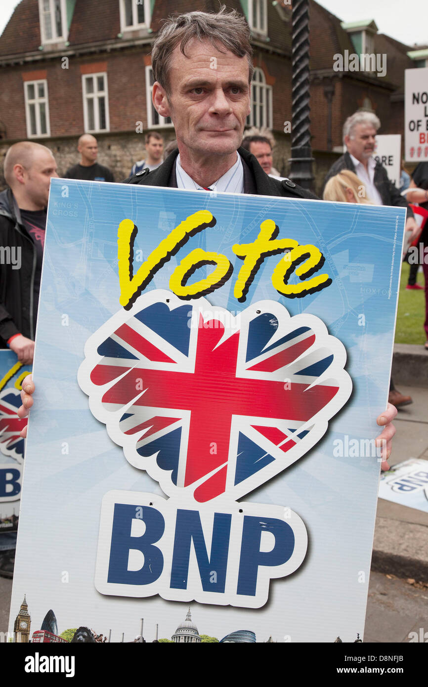 British National Party BNP versammeln, um gegen Hass-Prediger zu protestieren. Sie wurden daran gehindert, durch Demonstranten marschieren. London. Stockfoto