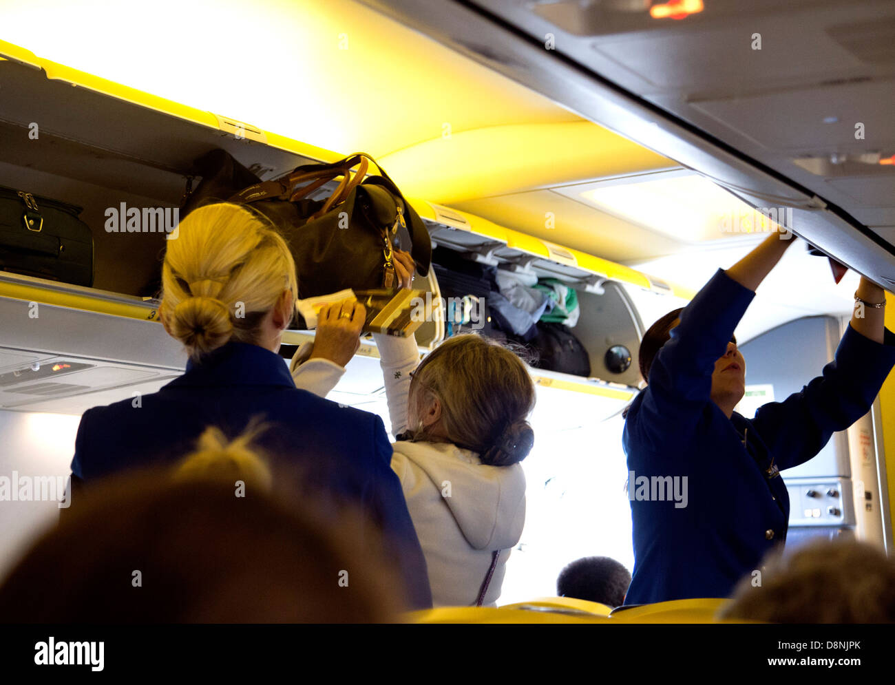 Kabinen-Trolley Größen Beschränkungen für Ryanair-Flug Stockfoto