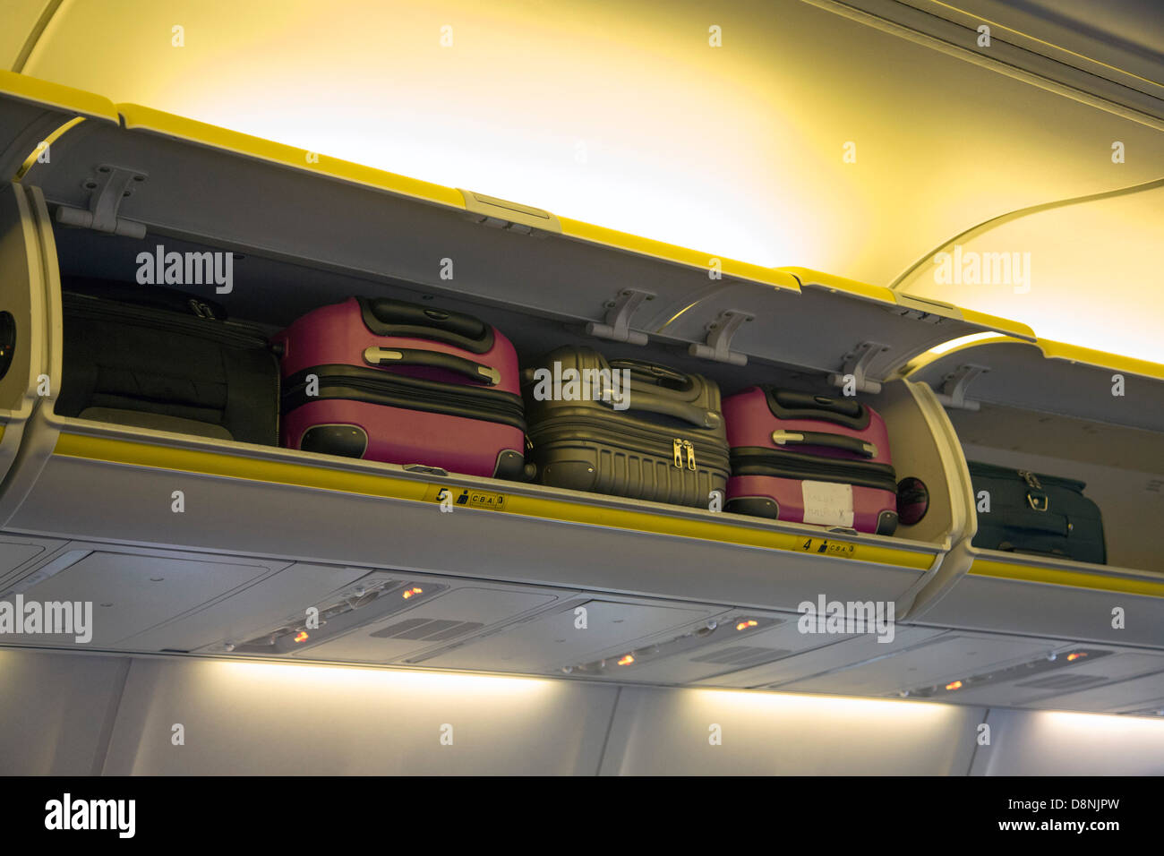 Kabinen-Trolley Größen Beschränkungen für Ryanair-Flug Stockfoto