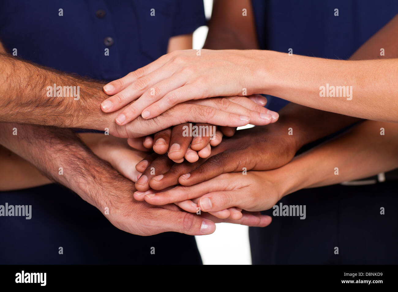 Gemischtrassig Hände zusammen zu Formular teamwork Stockfoto