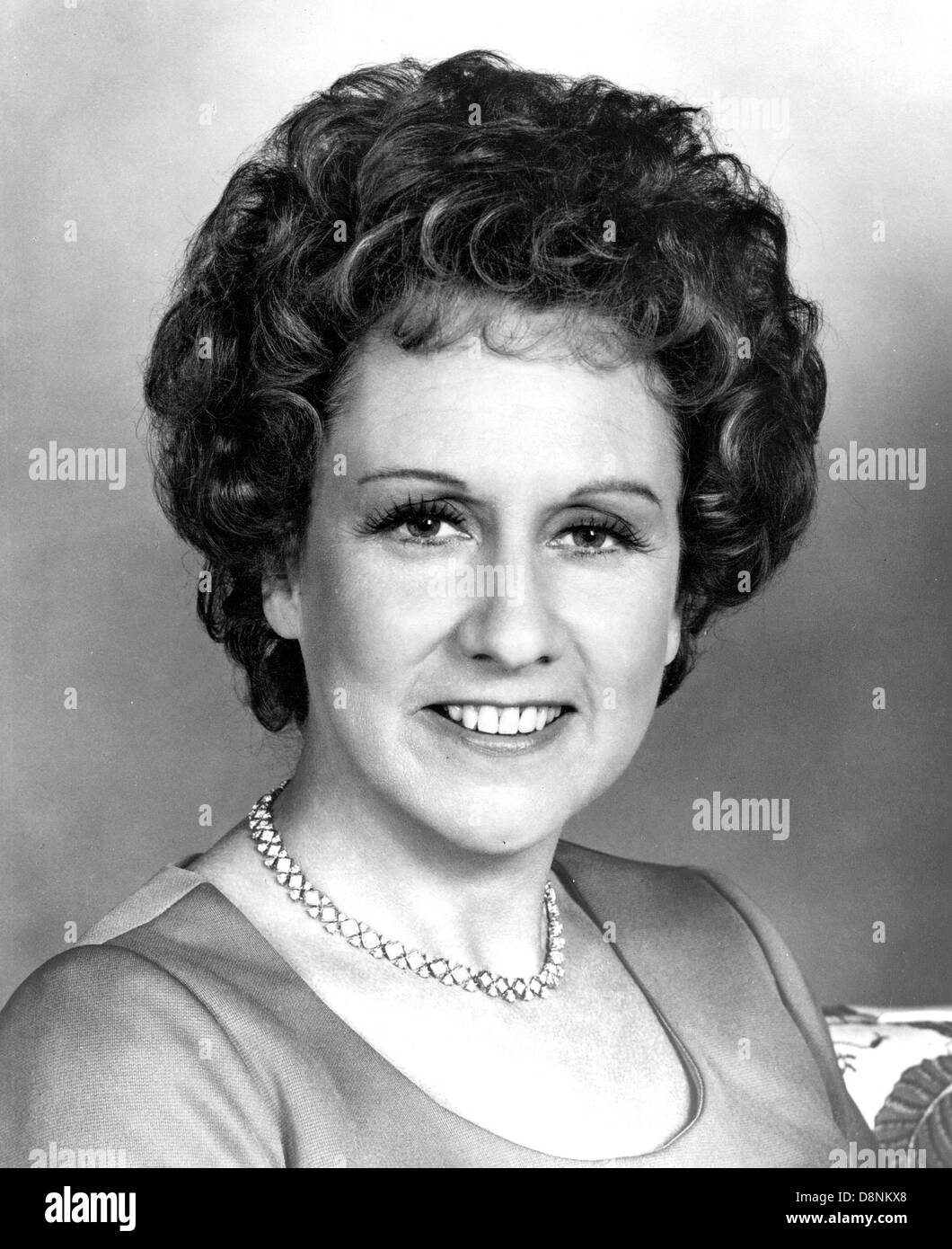 Foto - JEAN STAPLETON, der Veteran der Bühne und im Film am besten bekannt als Archie Bunker leidgeprüfte Ehefrau Edith in der bahnbrechenden Fernsehserie "All In The Family" starb Freitag, 31. Mai 2013 in ihrem Haus in New York City. Sie war 90. Bild: 1. Januar 1980 - New York, New York, USA - undatierte Studio Foto von JEAN STAPLETON. (Kredit-Bild: © Globe Photos/ZUMAPRESS.com) Stockfoto