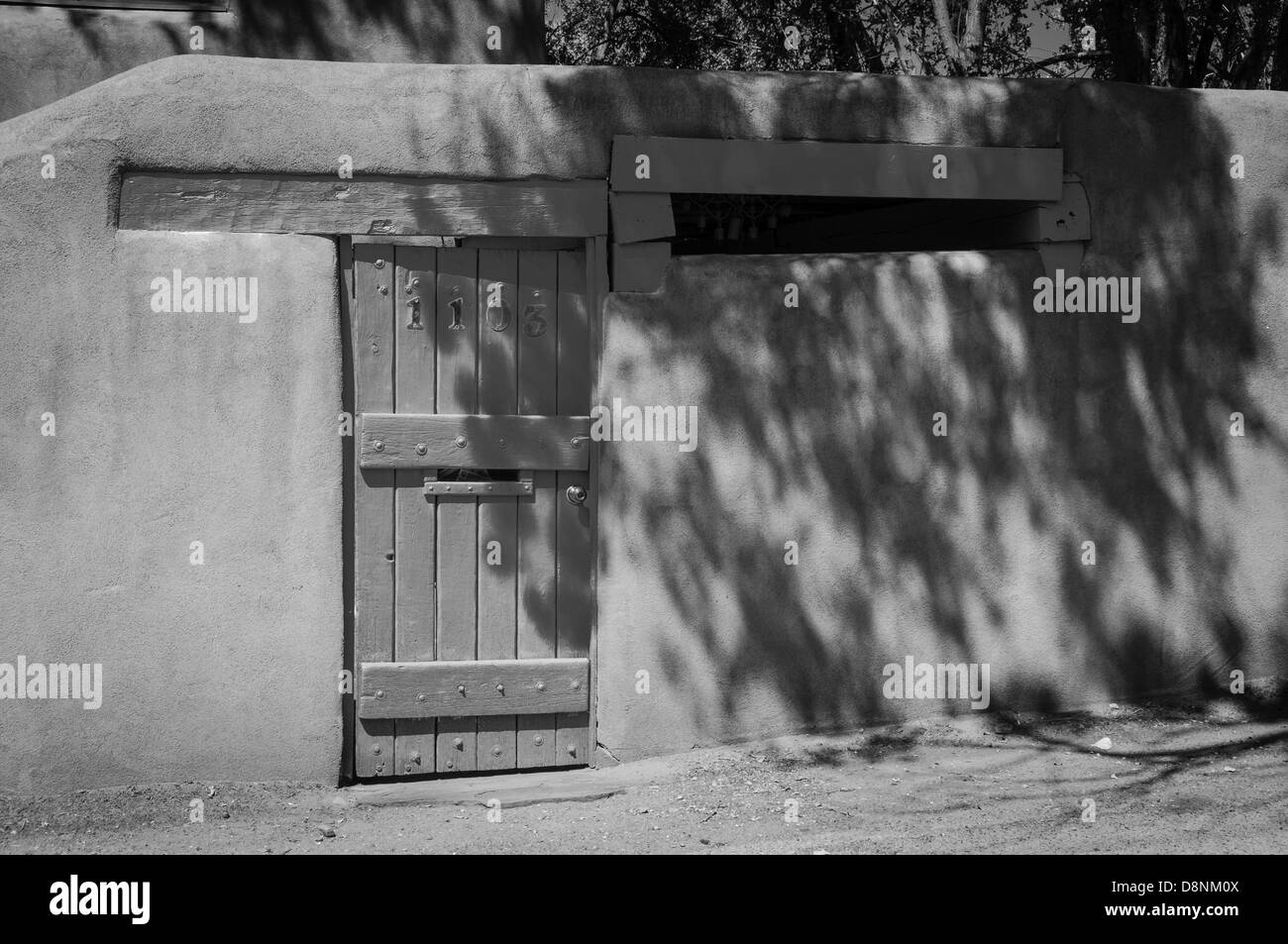 Santa Fe Stil Architektur Detail, Canyon Road, New Mexico Stockfoto