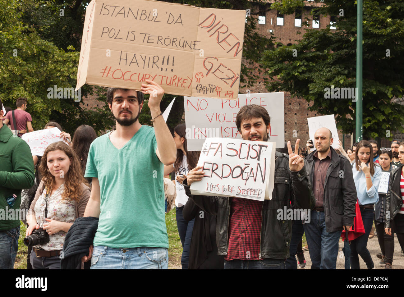 Mailand, Italien - 1. Juni 2013: Türken Protest bei der Verteidigung der Demokratie und gegen Ministerpräsident Erdogan in Mailand. Stockfoto