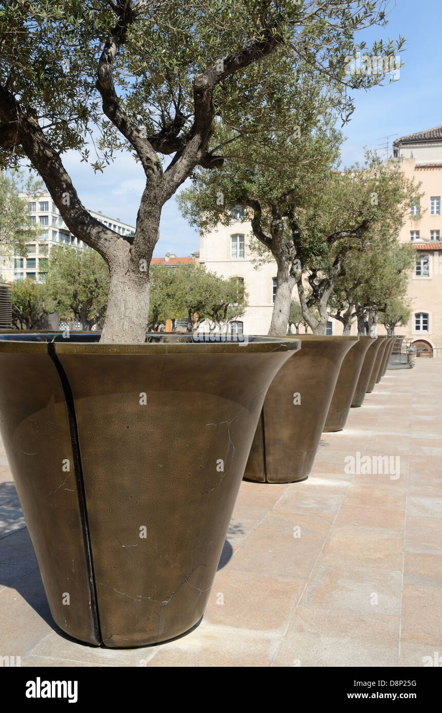 Giant pots -Fotos und -Bildmaterial in hoher Auflösung – Alamy