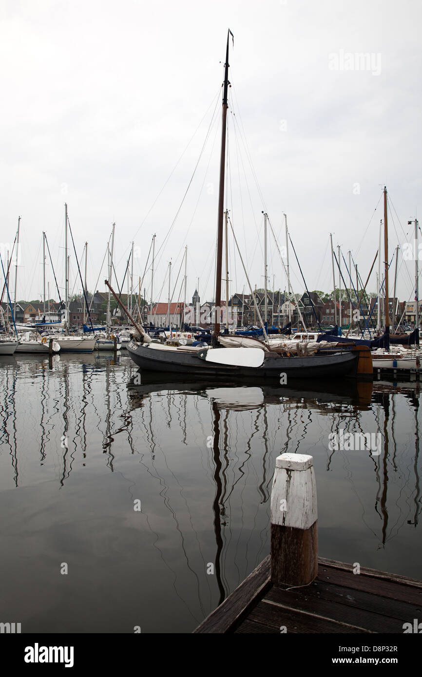 Historischen Fischerboot im Hafen des Fischerdorfes Urk, Flevoland, Niederlande Stockfoto
