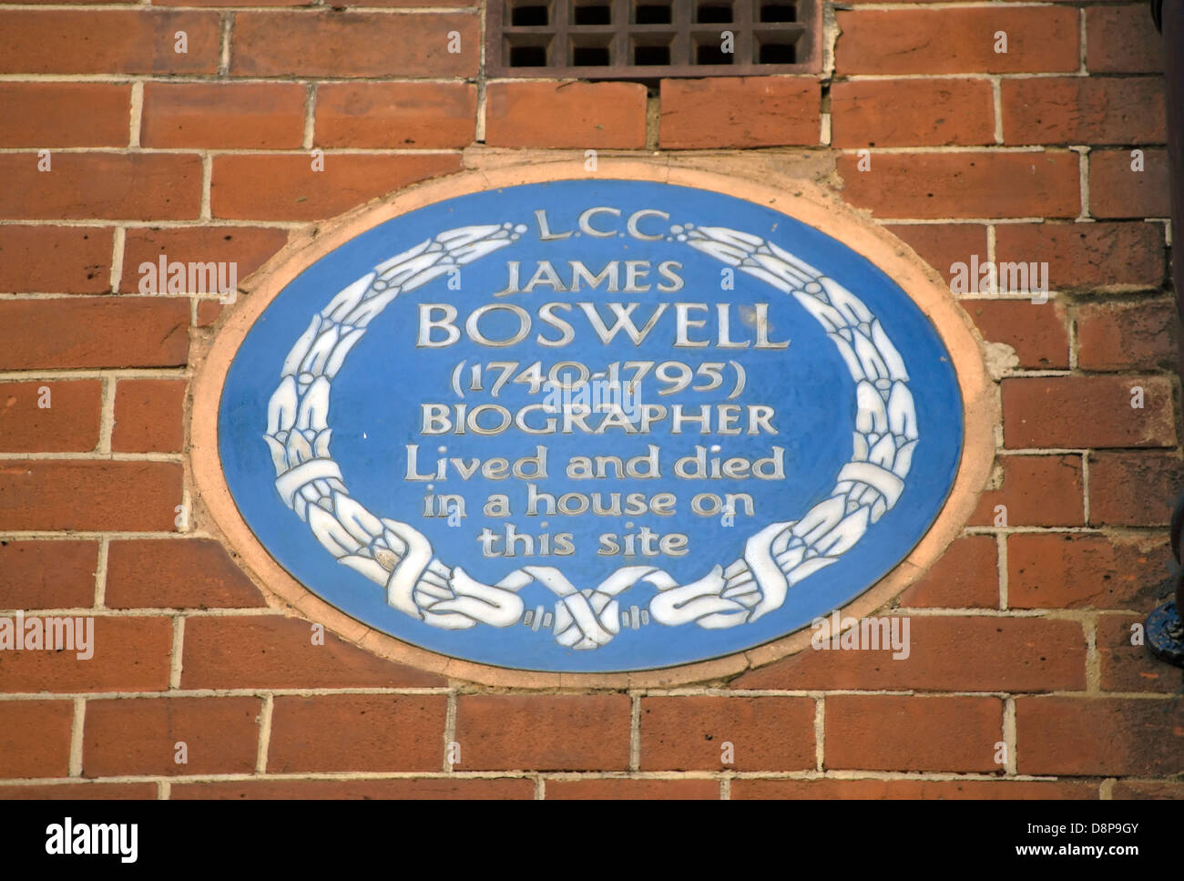 London Grafschaftsrat blaue Plakette Kennzeichnung der Website eines Hauses von Biographen James Boswell, Fitzrovia, London, England Stockfoto
