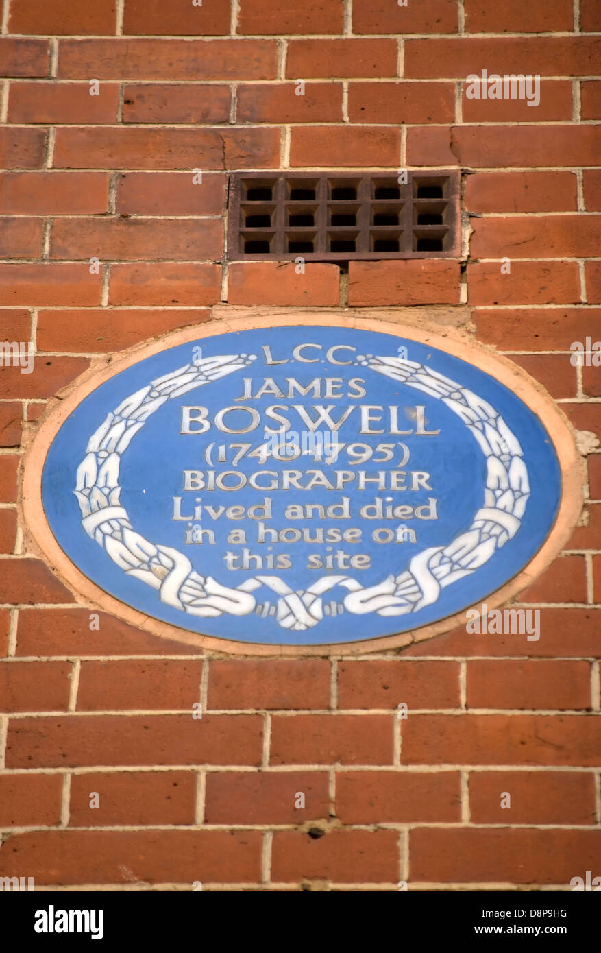 London Grafschaftsrat blaue Plakette Kennzeichnung der Website eines Hauses von Biographen James Boswell, Fitzrovia, London, England Stockfoto