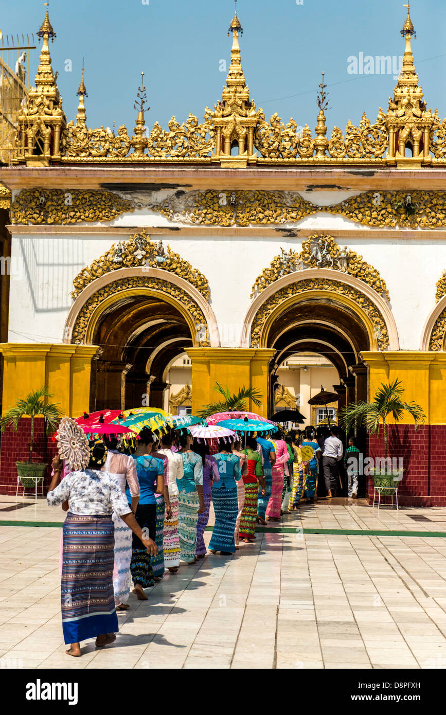 Traditionellen birmanischen Zeremonie im buddhistischen Tempel Myanmar Stockfoto