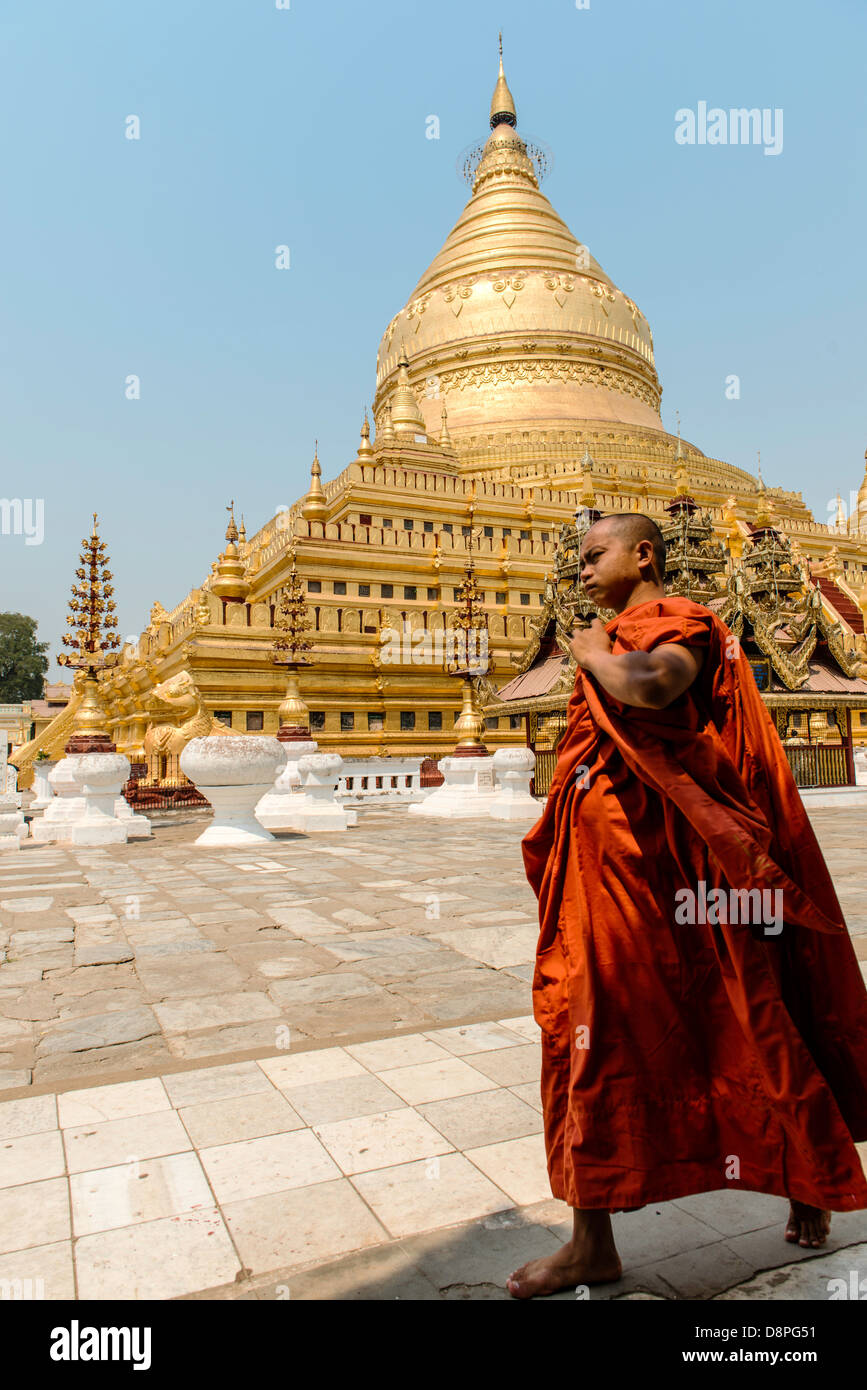Burmesische buddhistischer Mönch im Tempel Kutho Daw Pagode Mandalay Myanmar Burma Stockfoto