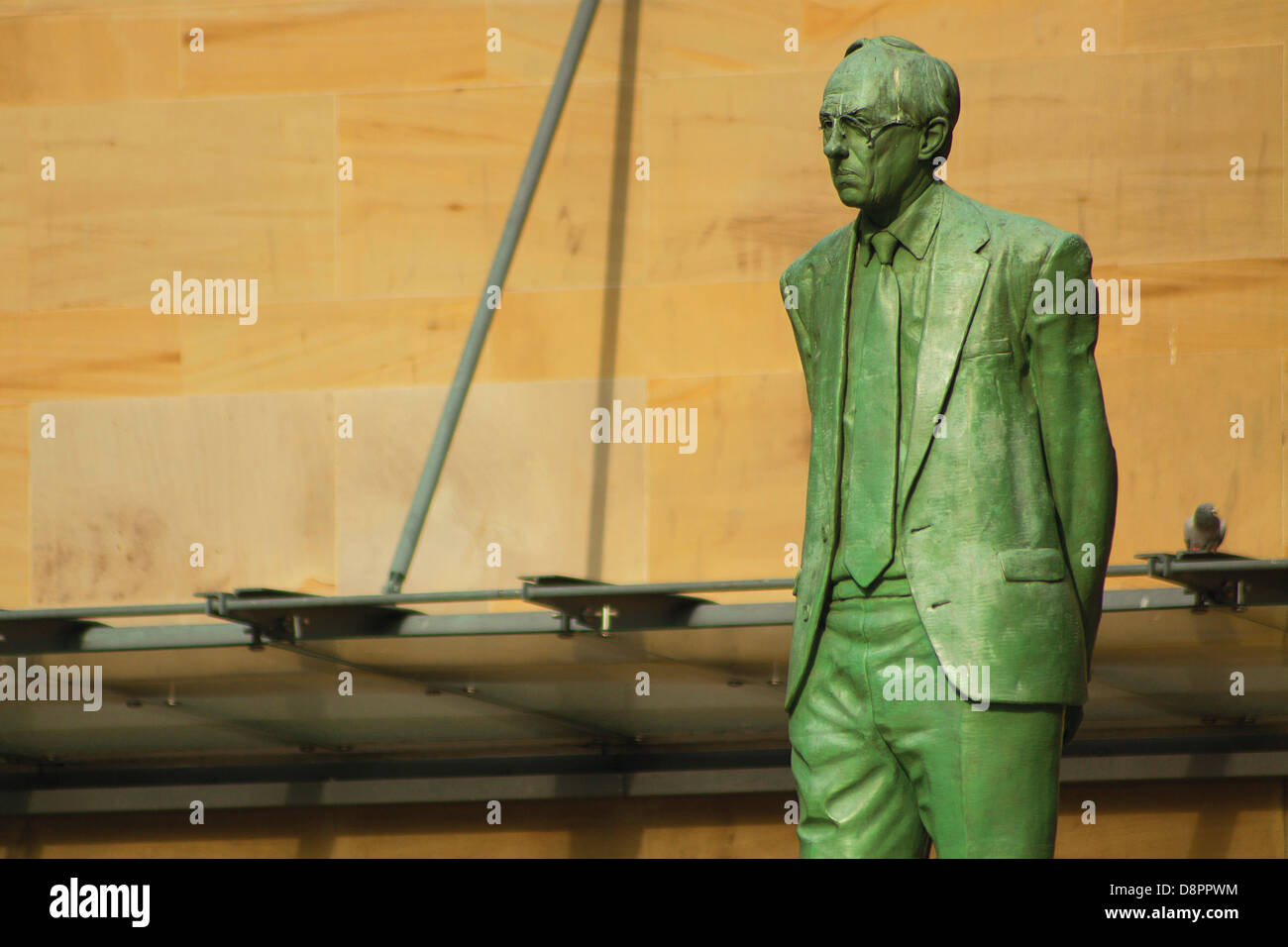 Die Royal Concert Hall und Donald Dewar Statue, Buchanan Galleries, Glasgow Stockfoto