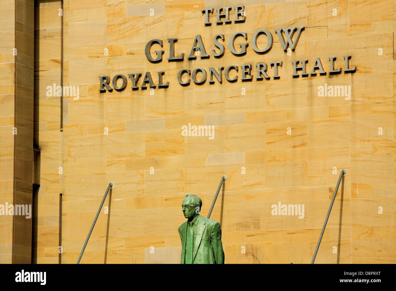 Die Royal Concert Hall und Donald Dewar Statue, Buchanan Galleries, Glasgow Stockfoto