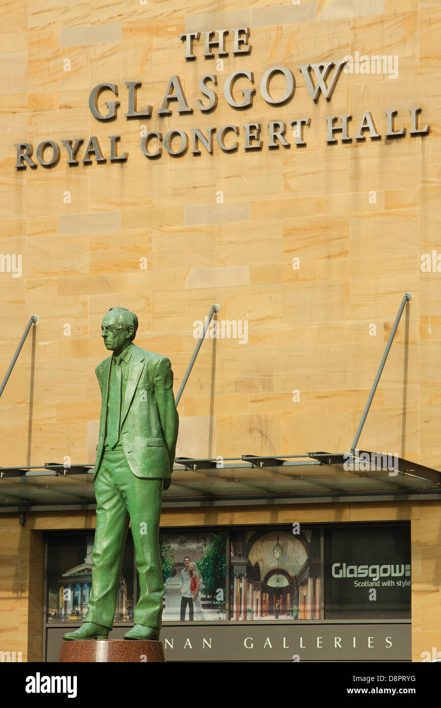 Die Royal Concert Hall und Donald Dewar Statue, Buchanan Galleries, Glasgow Stockfoto