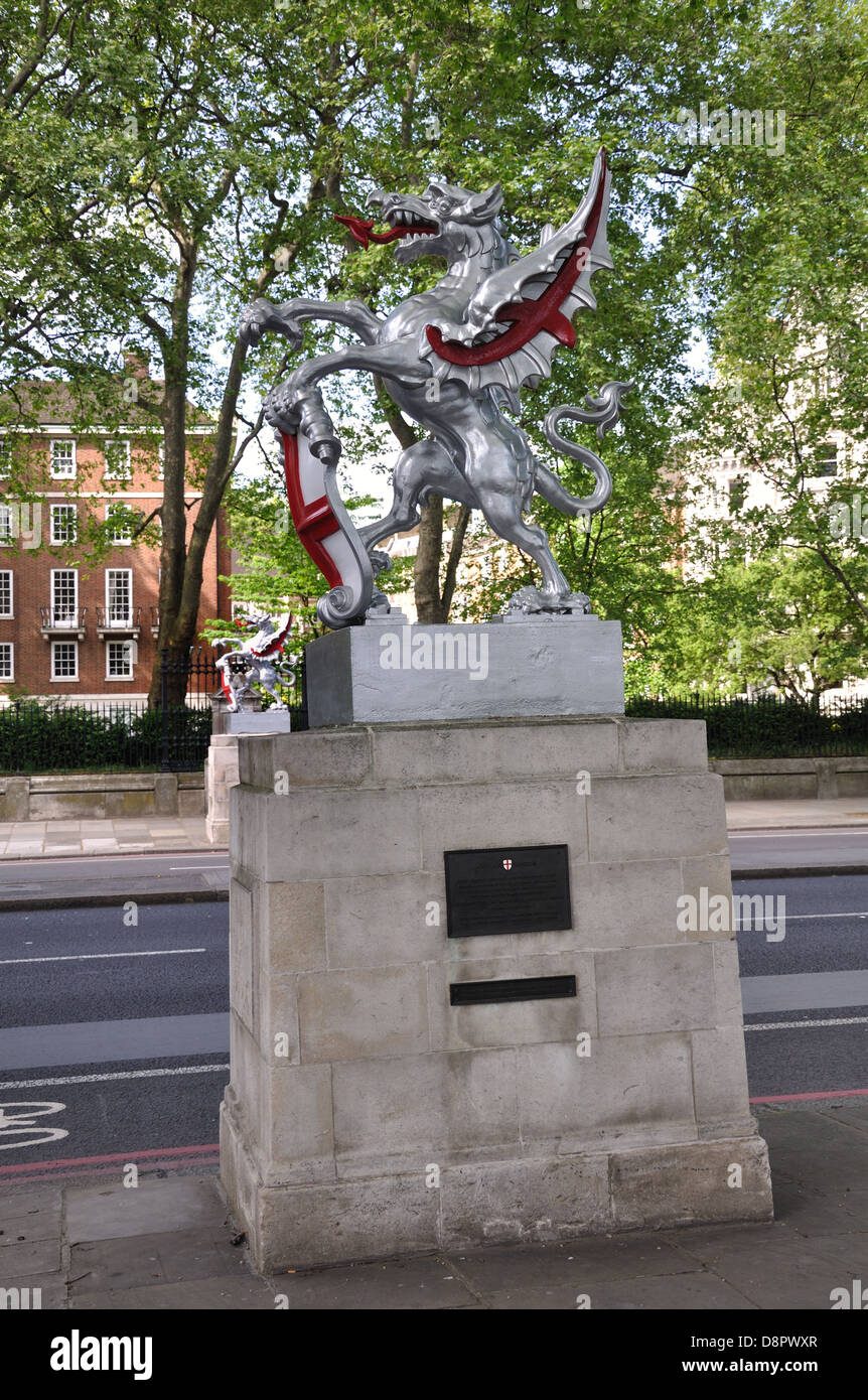 Drachen Statuen in der City of London Stockfoto