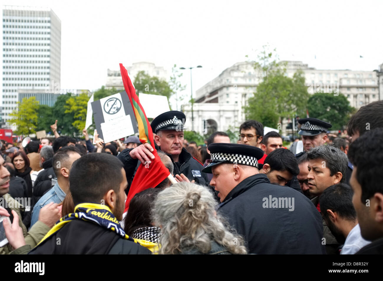 Londoner Polizei in Streit mit Demonstranten Stockfoto