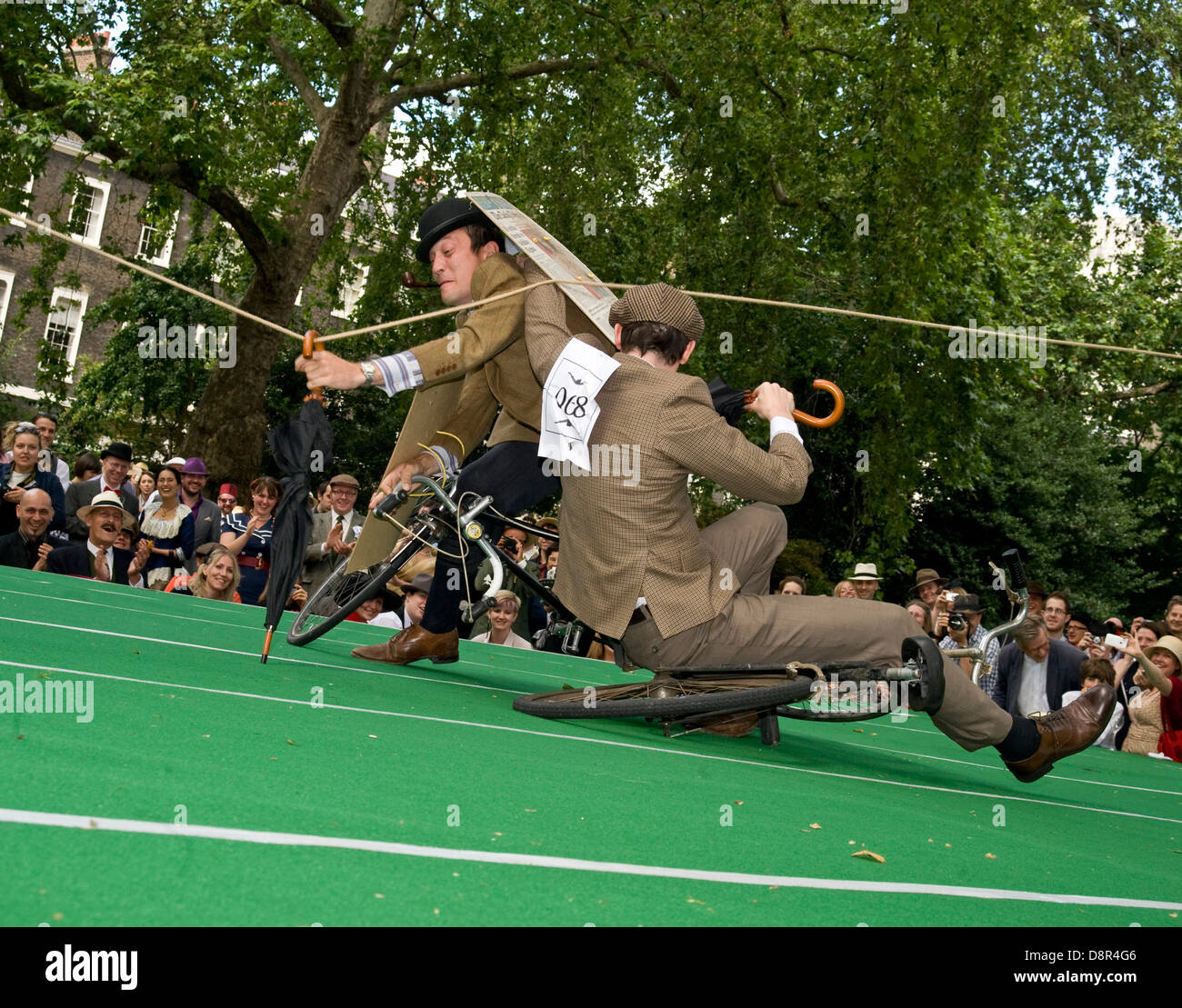 Chap-Olympiade 2010: exzentrische werfen zurück Ereignis mit themed Unterhaltung und Herausforderungen einschließlich Dach Ritterturniere, etc.. Stockfoto