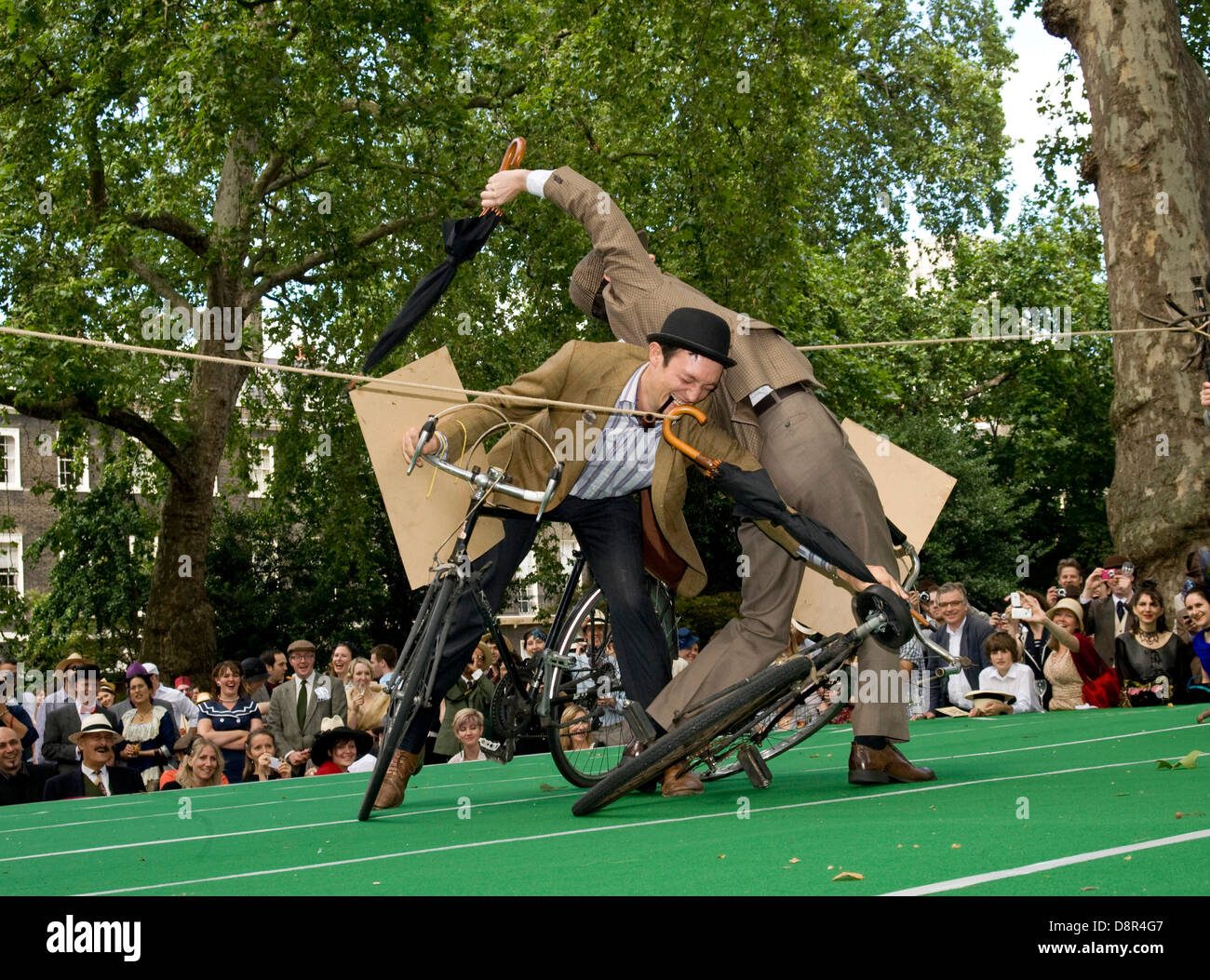 Chap-Olympiade 2010: exzentrische werfen zurück Ereignis mit themed Unterhaltung und Herausforderungen einschließlich Dach Ritterturniere, etc.. Stockfoto